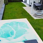 Будинок відпочинку Heaven 7 - Private Whirlpool & Garden *