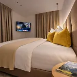 Heaven 7 - Private Whirlpool & Garden Будинок відпочинку *