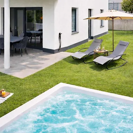 Heaven 7 - Private Whirlpool & Garden