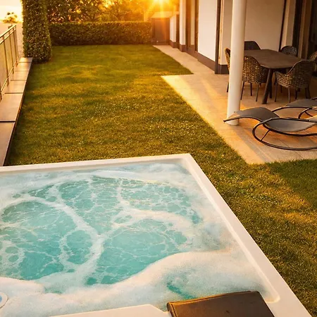 Будинок відпочинку Heaven 7 - Private Whirlpool & Garden *
