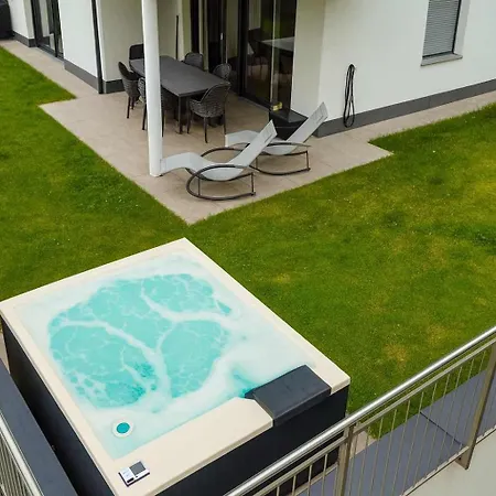 Heaven 7 - Private Whirlpool & Garden Holiday home