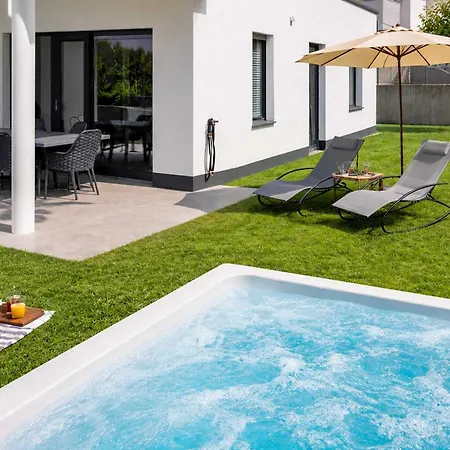 Holiday home Heaven 7 - Private Whirlpool & Garden *